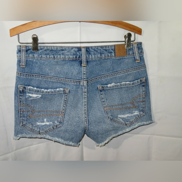 Medium Wash American Eagle Button Fly Jean Shorts Size 4 - Picture 3 of 5